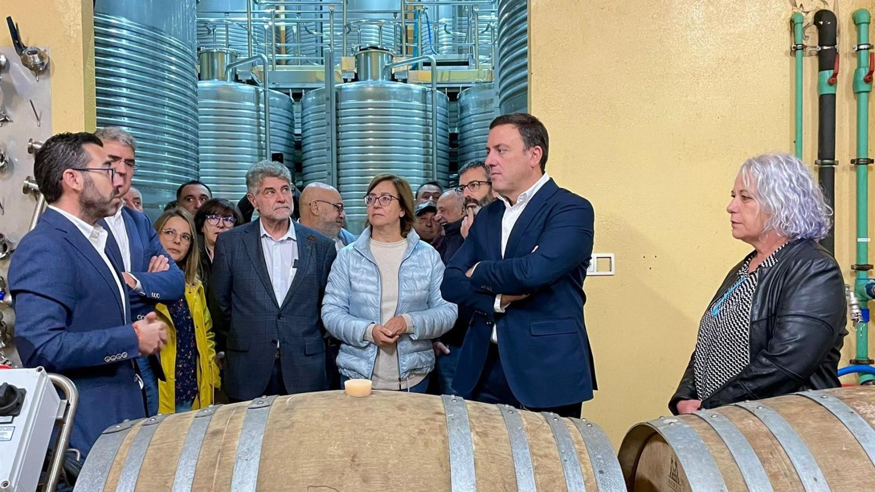Valentín González Formoso, en una visita a una bodega en Tomiño (Pontevedra).