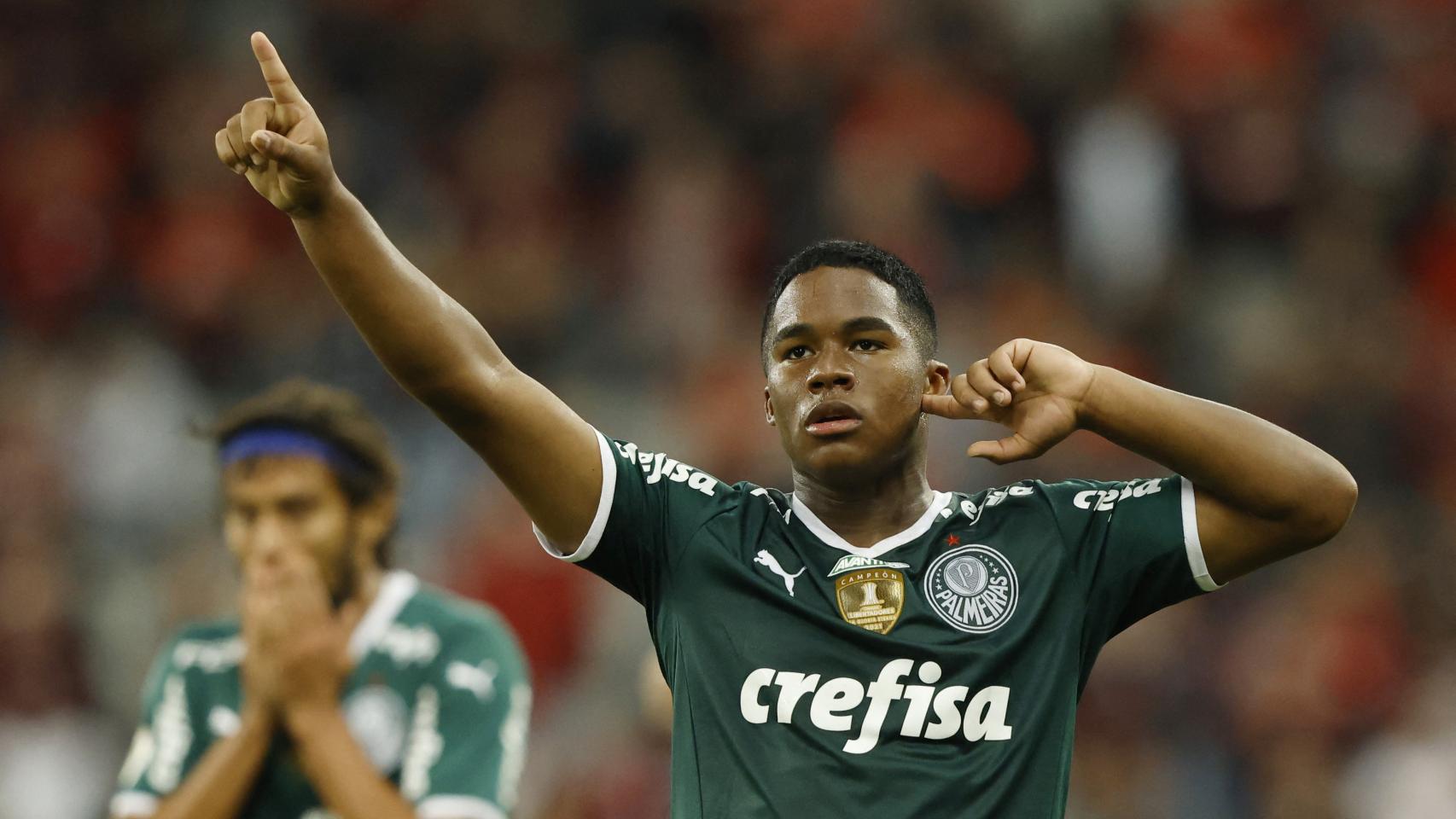 Endrick celebra su primer gol como profesional en el Palmeiras