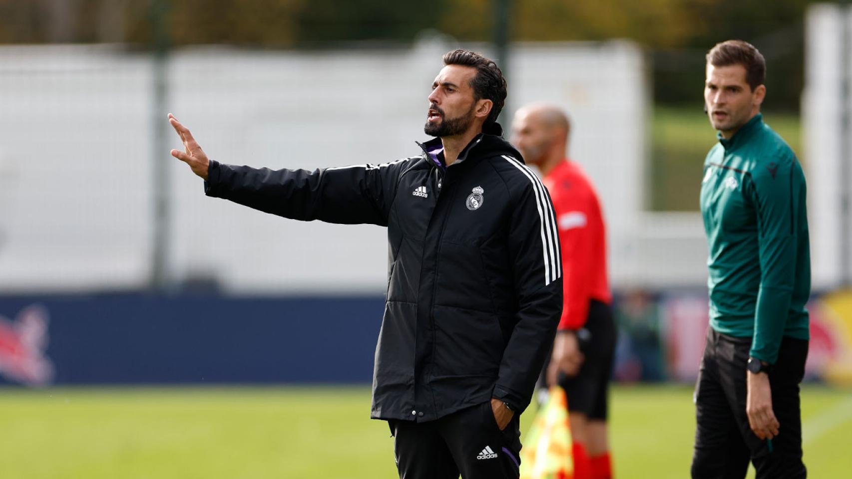Álvaro Arbeloa dirigiendo al Juvenil A del Real Madrid en la Youth League