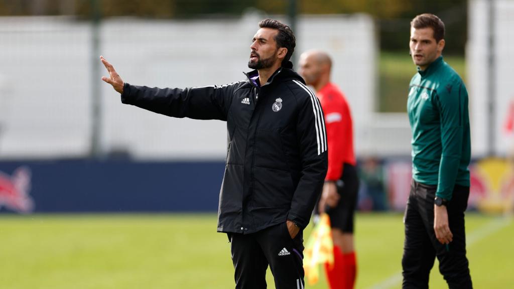 Álvaro Arbeloa dirigiendo al Juvenil A del Real Madrid en la Youth League