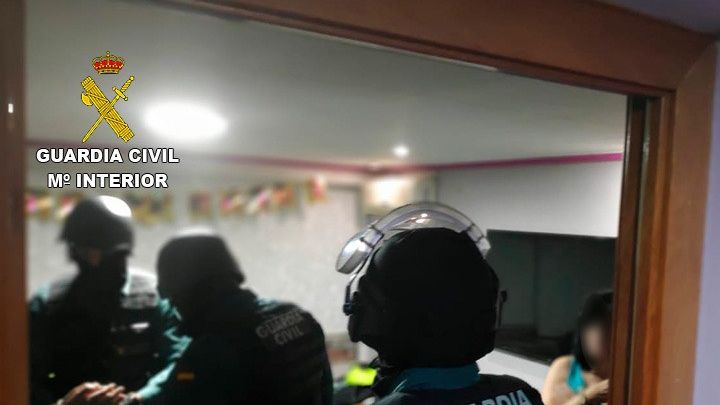 La Guardia Civil en el momento de la detención