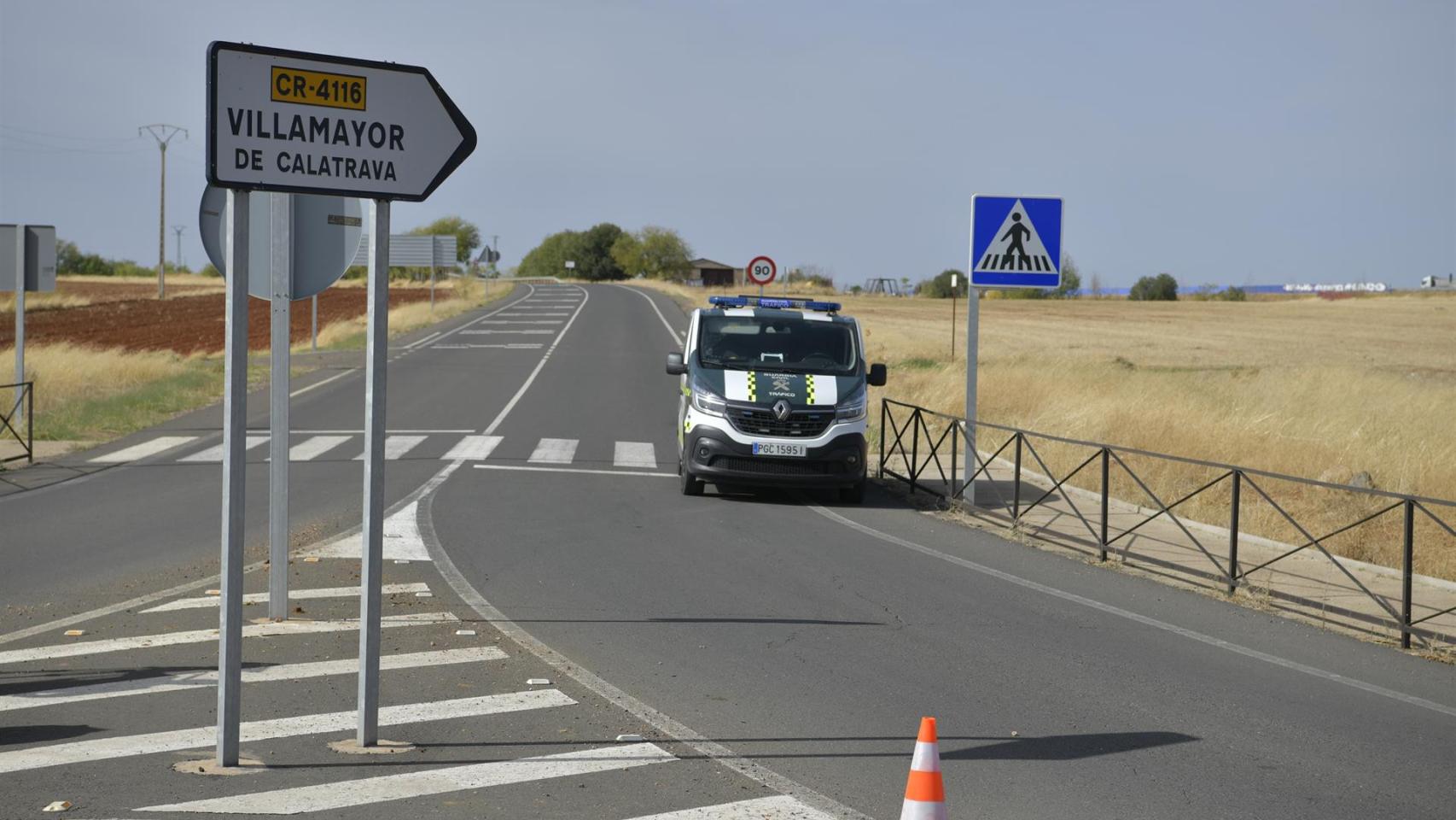 Un vehículo de la Guardia Civil en el lugar de los hechos.