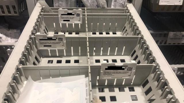 Almacén de una base de SAMU sin material disponible.