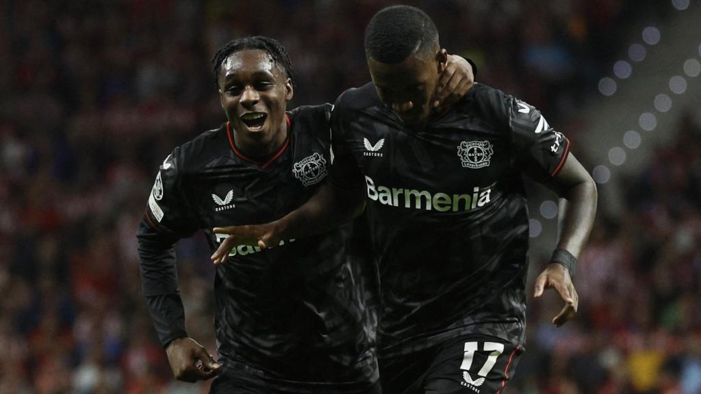Los jugadores del Bayer Leverkusen celebran el gol de Hudson-Odoi ante el Atlético de Madrid