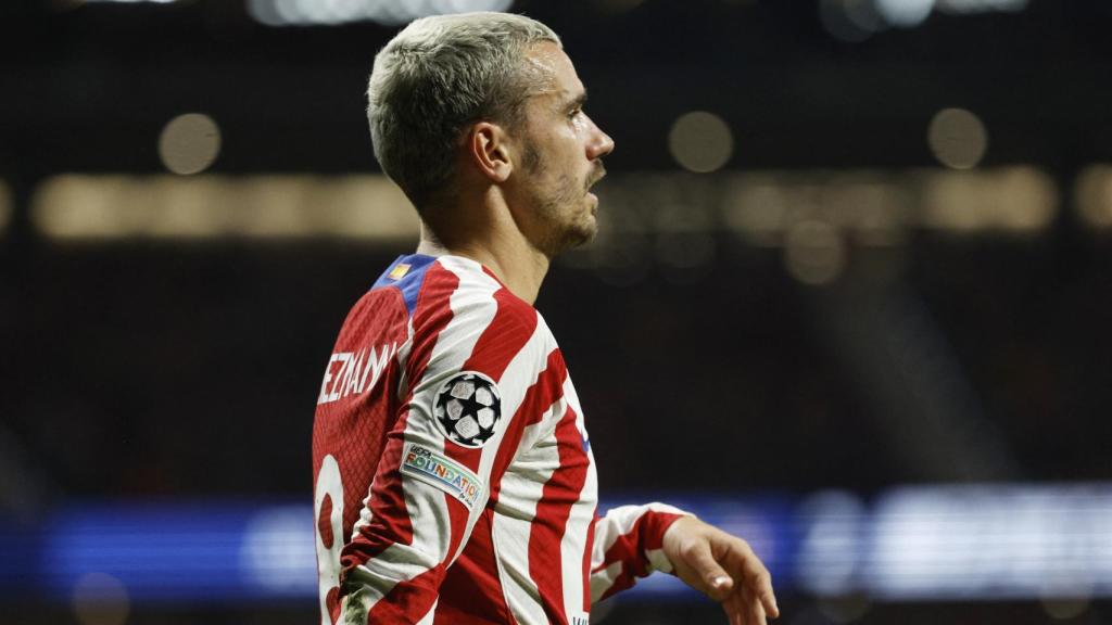 Griezmann coge aire tras una carrera en su duelo ante el Bayer Leverkusen