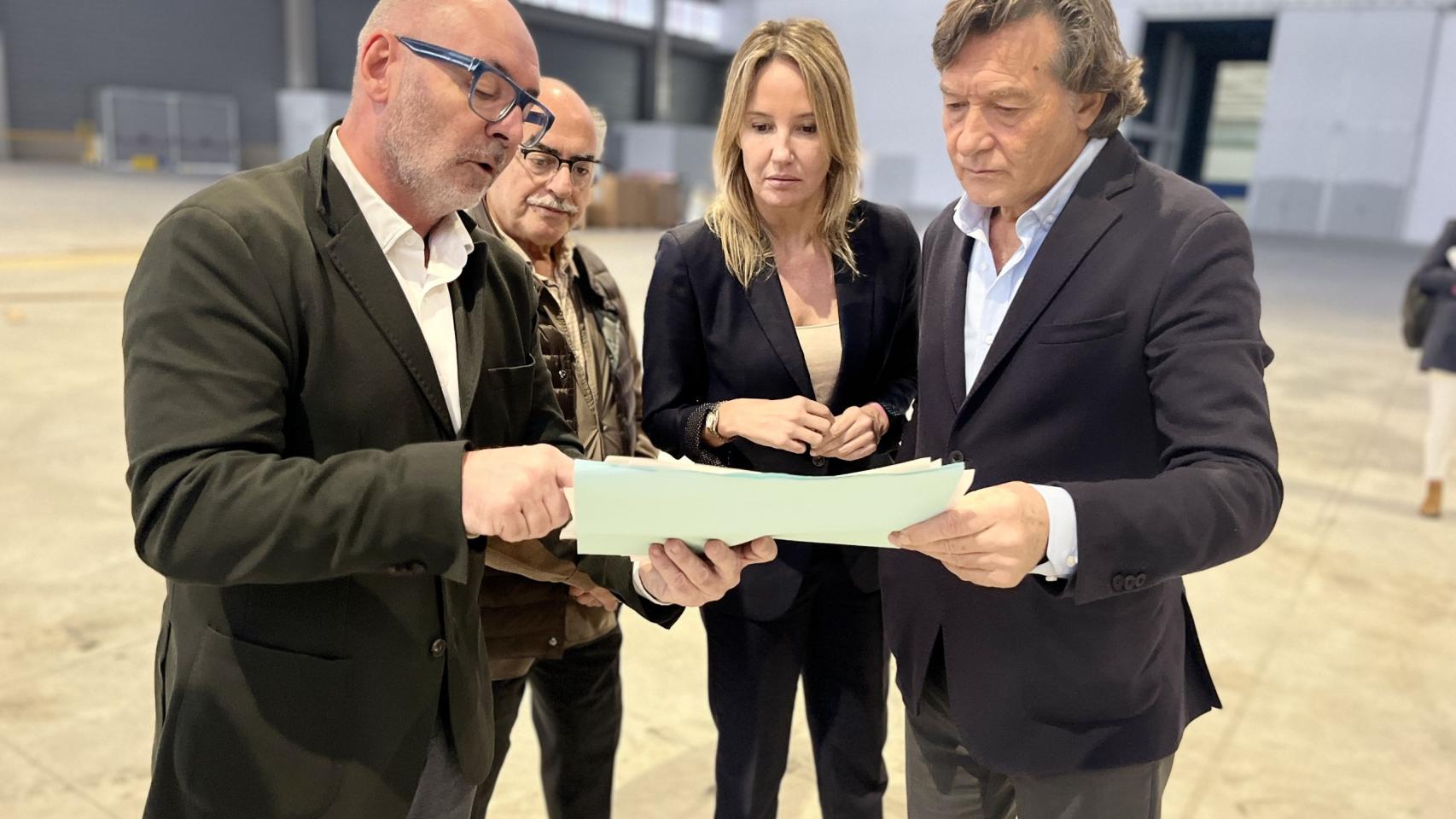 Visita de la Xunta a la instalación de las pistas de atletismo de Ifevi.