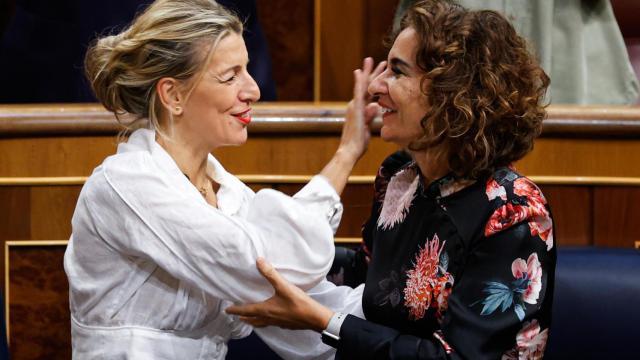 La ministra de Trabajo, Yolanda Díaz, y la de Hacienda, María Jesús Montero, este jueves en el Congreso.