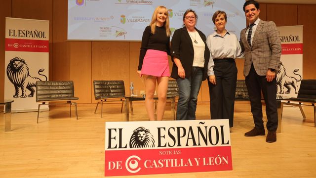 Diana Serrano, periodista, con la CEO de Tebrio, Adriana Casillas, la directora, Silvia García, y el CEO de Startup Olé, Emilio Corchado, en el I Foro Salamanca Impulsa de EL ESPAÑOL-Noticias de Castilla y León