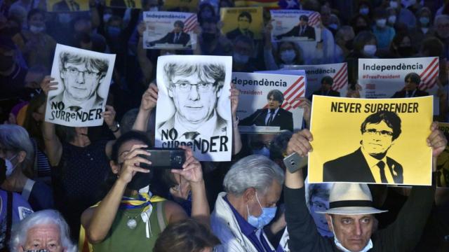 Concentración en apoyo al expresidente de la Generalitat Carles Puigdemont, celebrada el 24 de septiembre de 2021 en la Plaza de San Jaume (Barcelona).