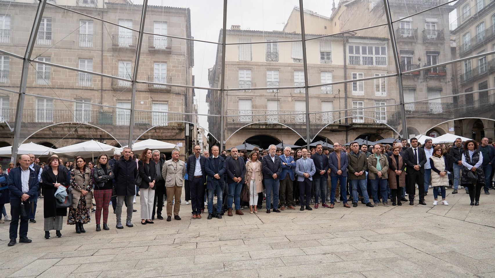 Minuto de silencio en memoria del niño fallecido en Ourense.