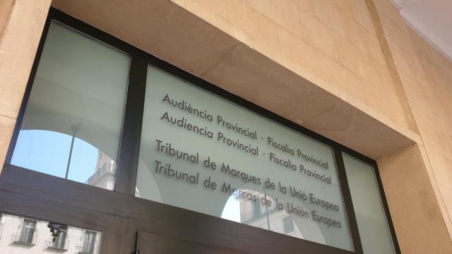 La Audiencia Provincial de Alicante suspende la pena al condenado por tener un millar de DVD de pornografía infantil.