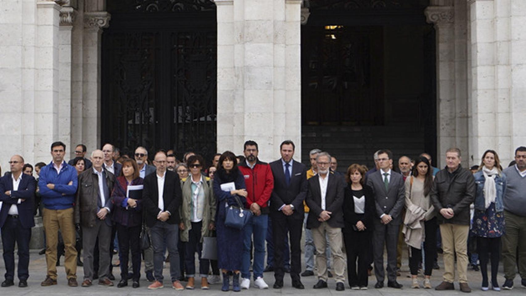 El Ayuntamiento de Valladolid en el minuto de silencio