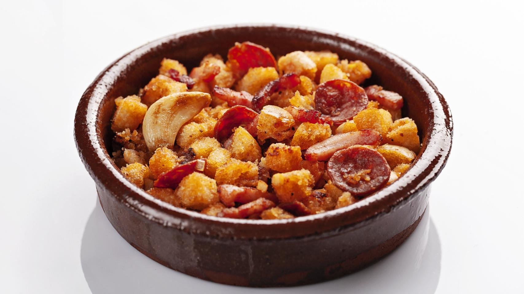 Un plato de migas manchegas.