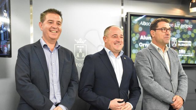 Albacete también reducirá una hora el encendido de las luces de Navidad