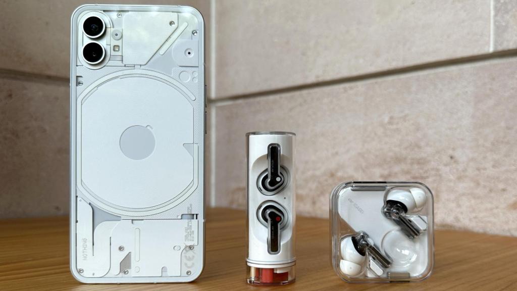 Nothing Phone (1), Ear (stick) y Ear (1)