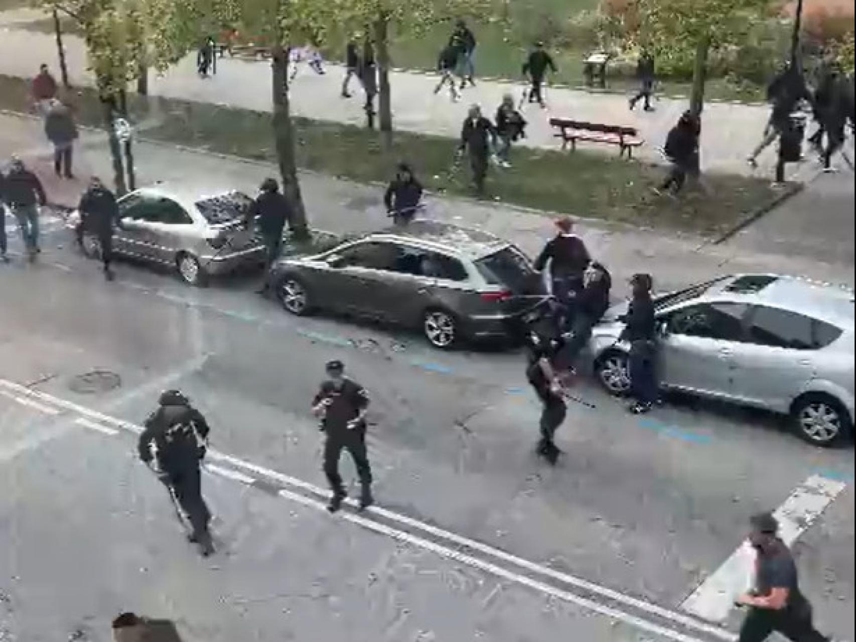Captura de la pelea entre ultras del Osasuna y Real Valladolid.