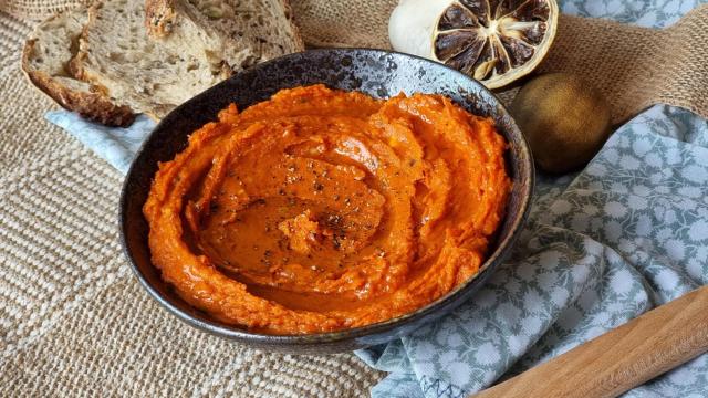 Paté de pimiento asado, una receta de muhhamara perfecta para tomar de aperitivo