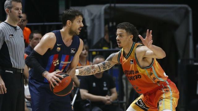 Laprovittola con el balón en la mano.