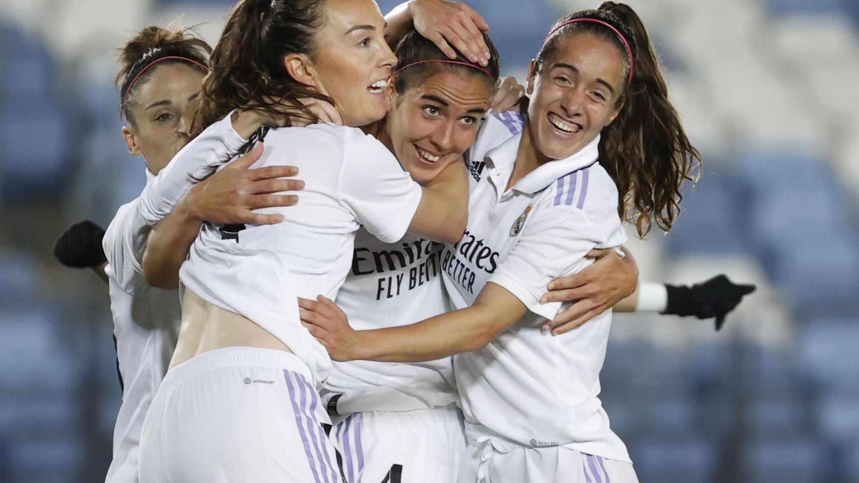 Las jugadoras del Real Madrid celebran el primer gol.
