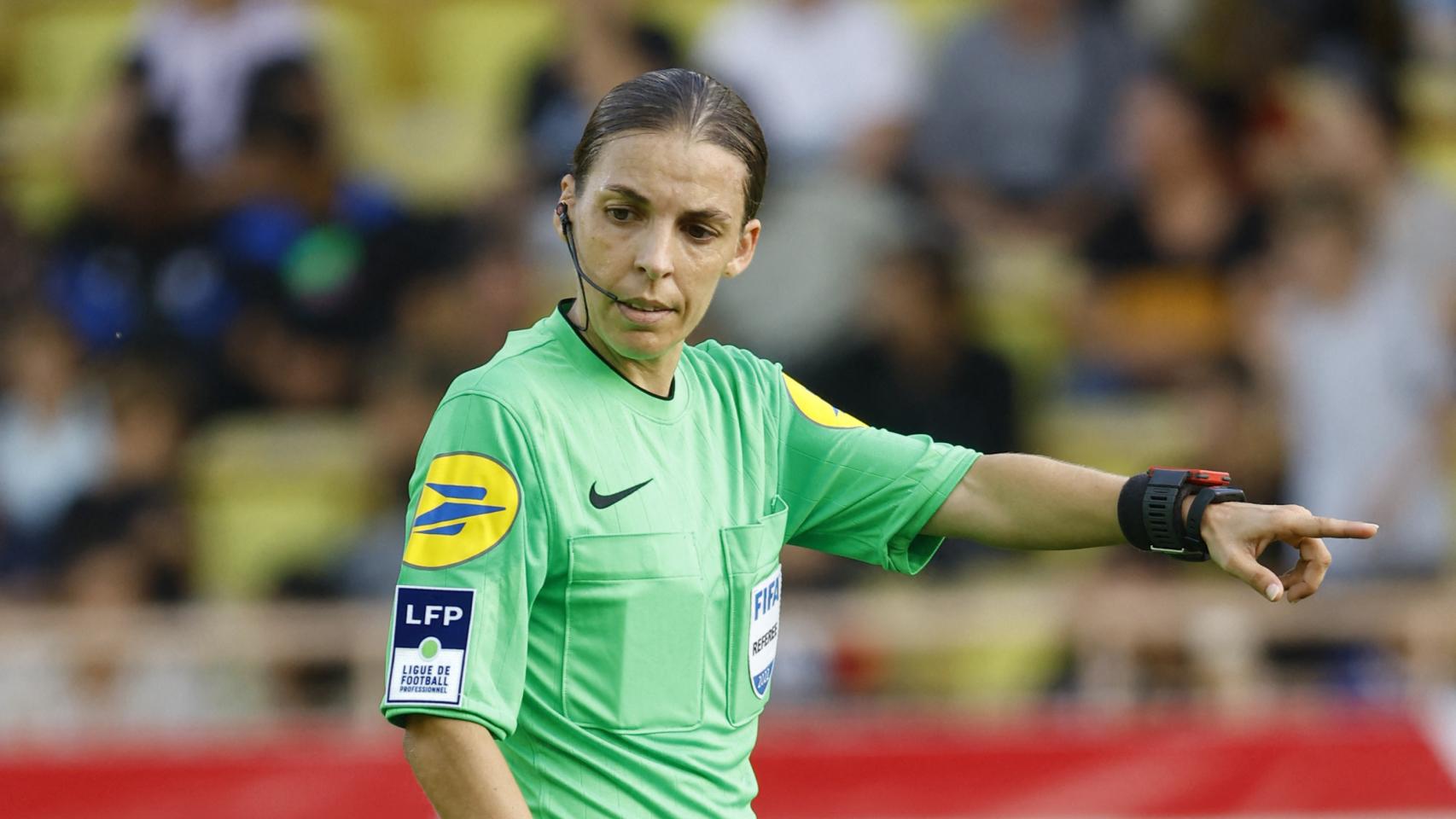 Stephanie Frappart, en uno de sus últimos encuentros dirigidos.