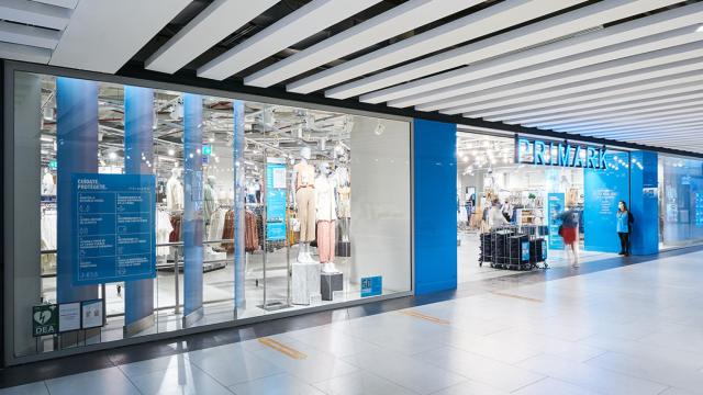 Acceso a una tienda Primark en Málaga.