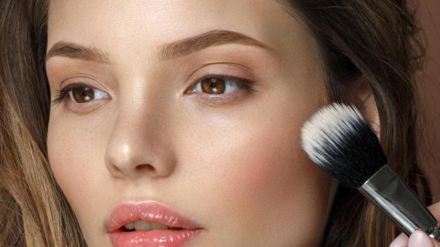 Colorete en polvo: así se aplica según tu tipo de rostro.