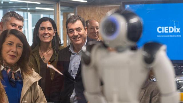 La secretaria xeral del PPdeG, Paula Prado, y el conselleiro de Educación, Román Rodríguez.