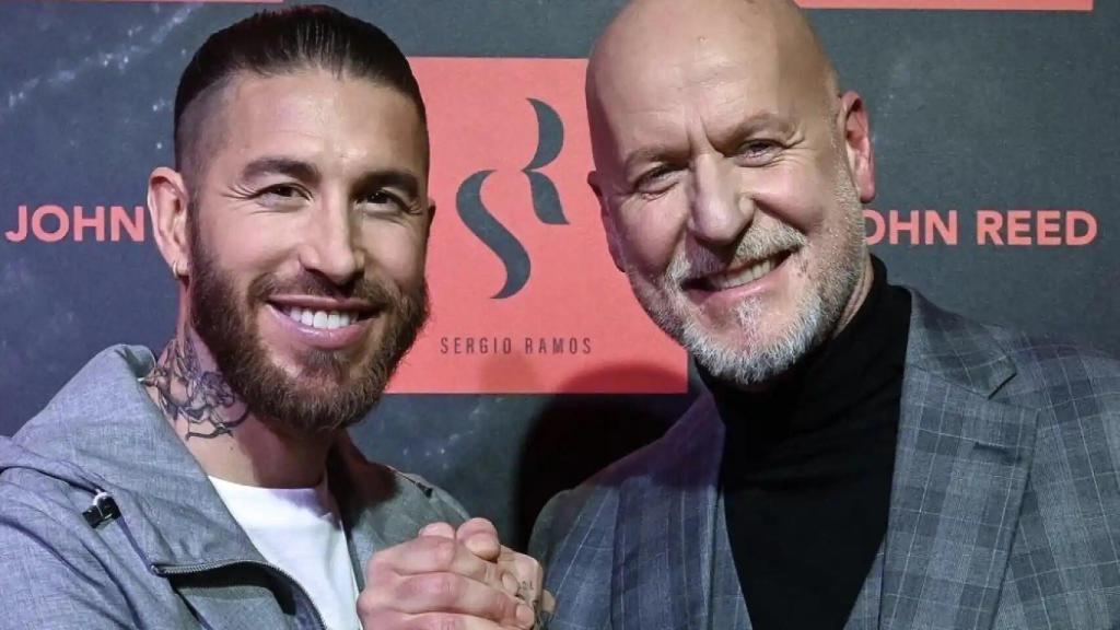 El futbolista Sergio Ramos y el empresario Rainer Schaller en la presentación de su gimnasio en Madrid.