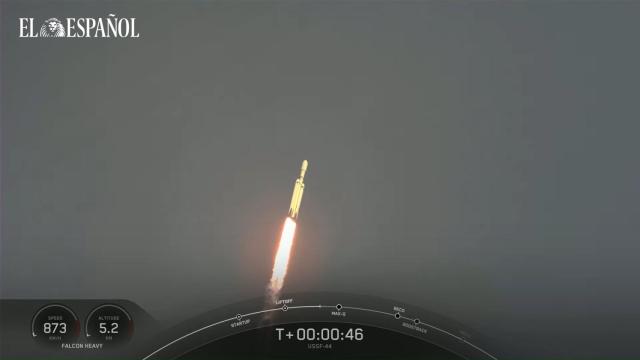 Así ha sido el espectacular lanzamiento del cohete más potente de SpaceX, el Falcon Heavy
