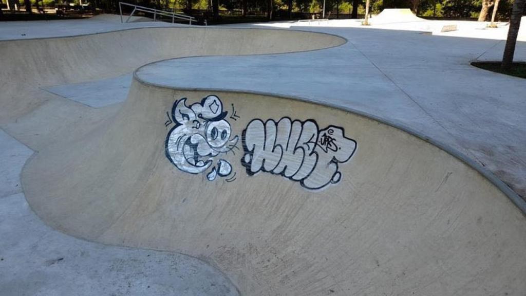 Grafiti realizado en Las Moreras denunciado públicamente por Óscar Puente
