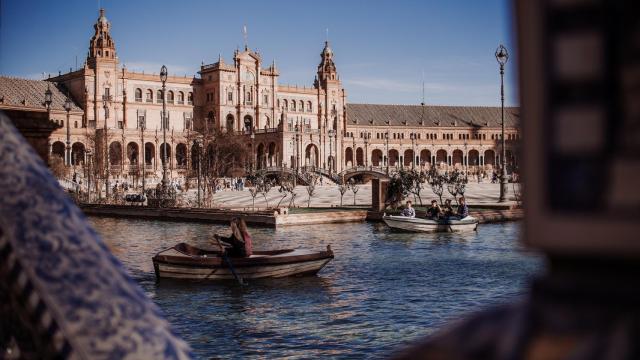 ¿Cuántas plazas de España hay en el mundo?