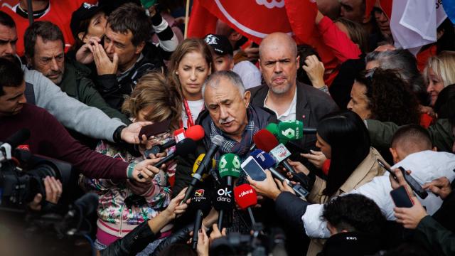 Pepe Álvarez y Unai Sordo, este jueves en la movilización convocada por CCOO y UGT a favor de la subida salarial.