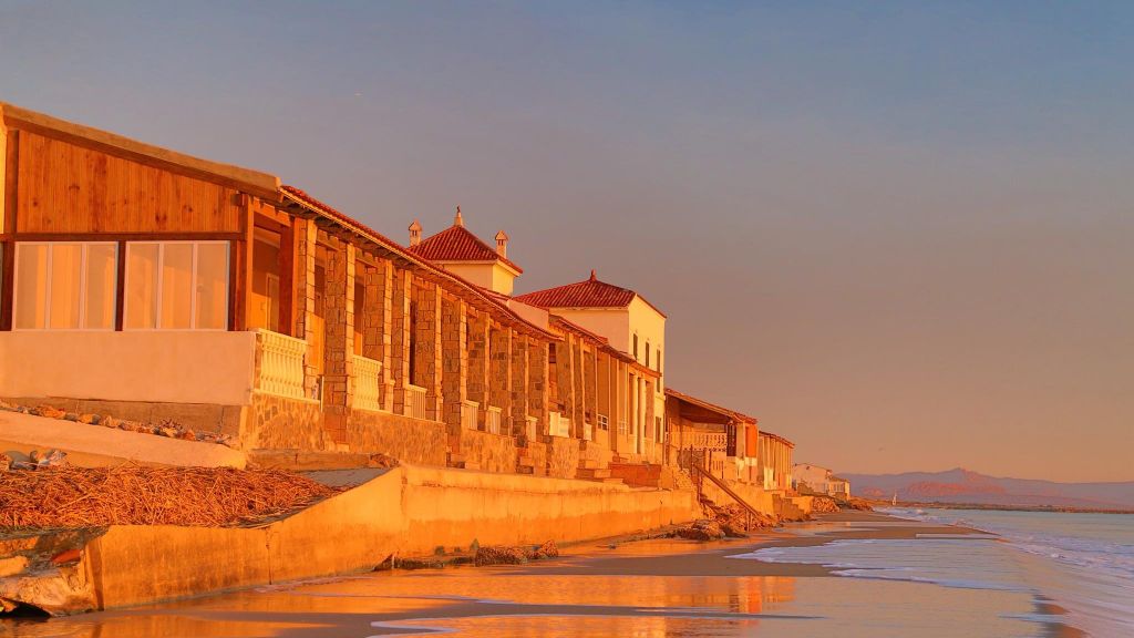Casas en régimen de concesión en la playa Babilonia de Guardamar del Segura.