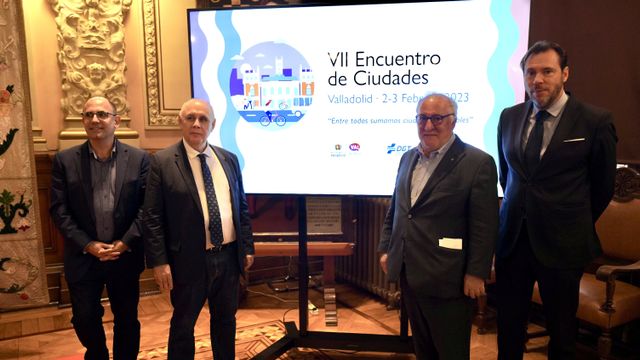 Presentación del VII Encuentro de Ciudades por la Seguridad Vial y Movilidad Sostenible en el Ayuntamiento de Valladolid.