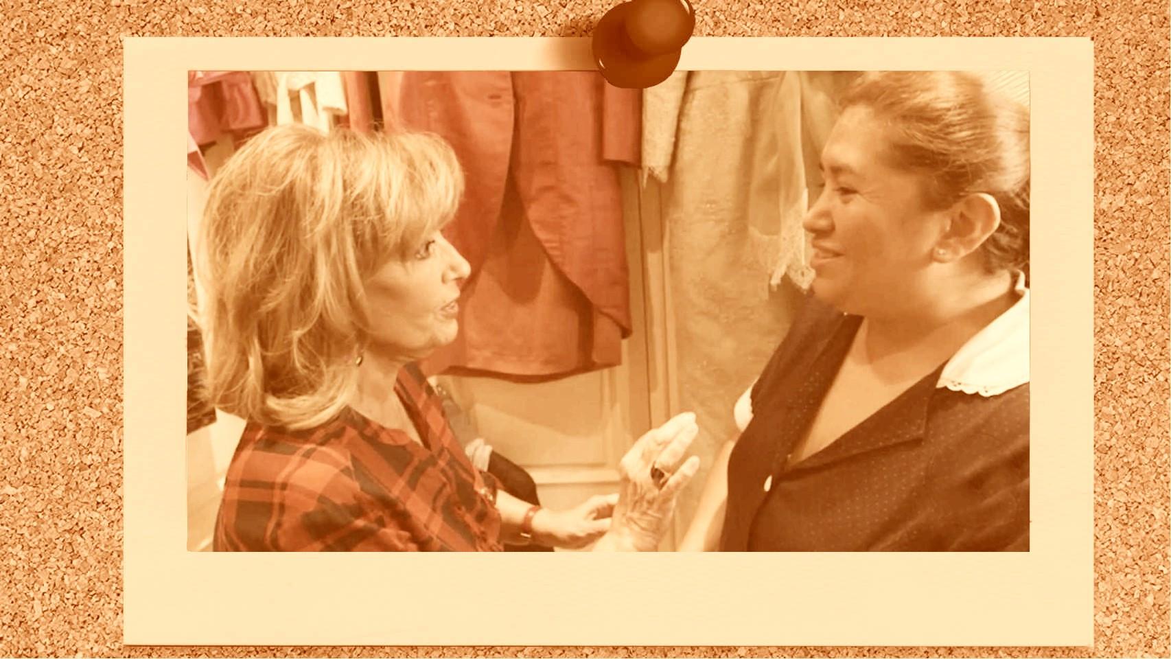 La presentadora María Teresa Campos junto a su exasistenta, María Silva, en una escena del 'reality' 'Las Campos'.