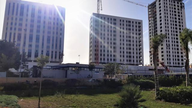 Imagen de varios bloques de edificio en construcción.