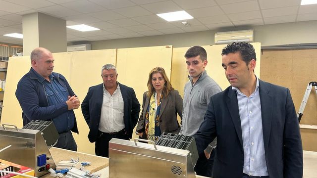 Luis López anuncia la realización de 32 cursos de formación para desempleados en Pontevedra.