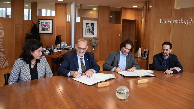 Firma del acuerdo entre la Universidad de Vigo y Gradiant.
