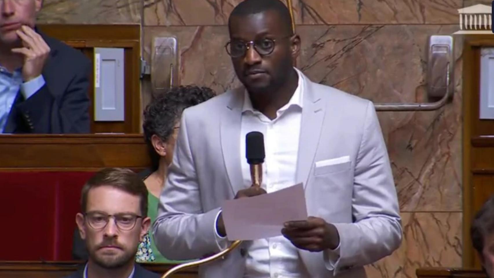 Carlos Mertens Bilongo, miembro del partido de izquierda La Francia Insumisa.