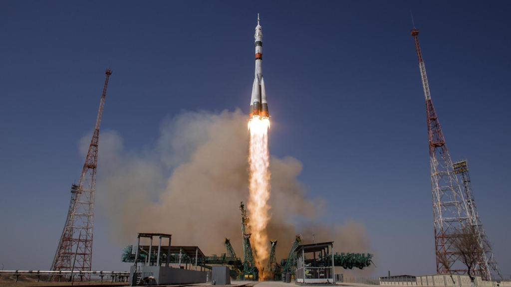 Un cohete Soyuz MS 18 despegando desde la base de Baikonur.
