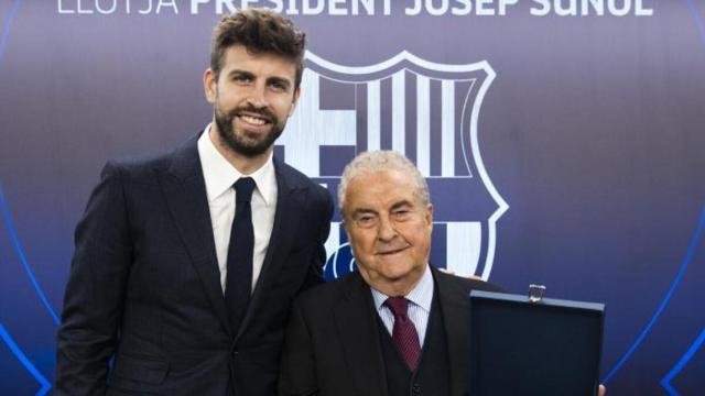 Gerard Piqué, junto a su abuelo Amador Bernabéu
