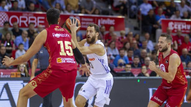 Sergio Rodríguez se dispone a lanzar a canasta.