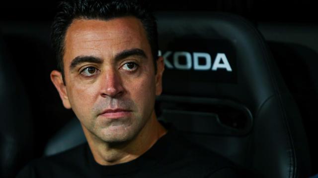 Xavi Hernández en el banquillo del Camp Nou