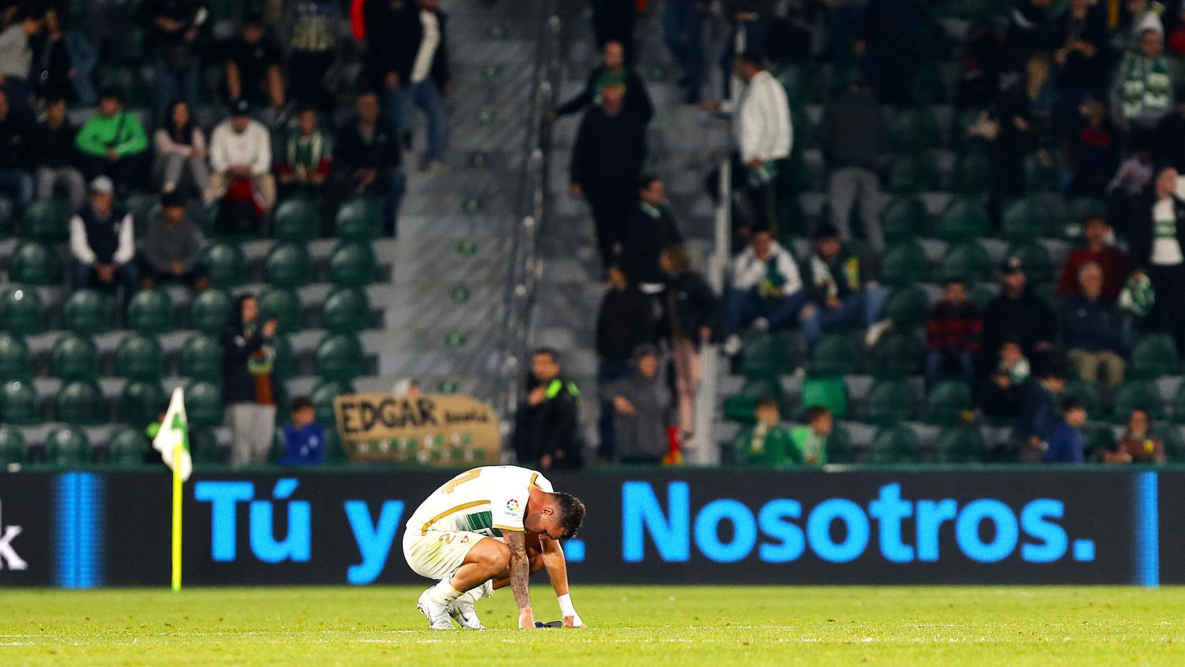 Pol Lirola, al terminar el partido frente el Girona con una nueva derrota.