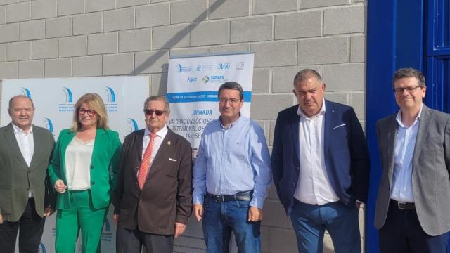 Los expertos Joaquín Melgarejo, Andrés Molina y Alberto del Villar, junto a la diputada de Agua y dirigentes del Scrats.