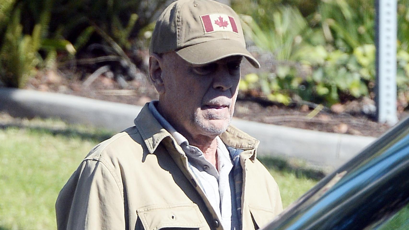 El actor Bruce Willis por las calles de Los Ángeles.