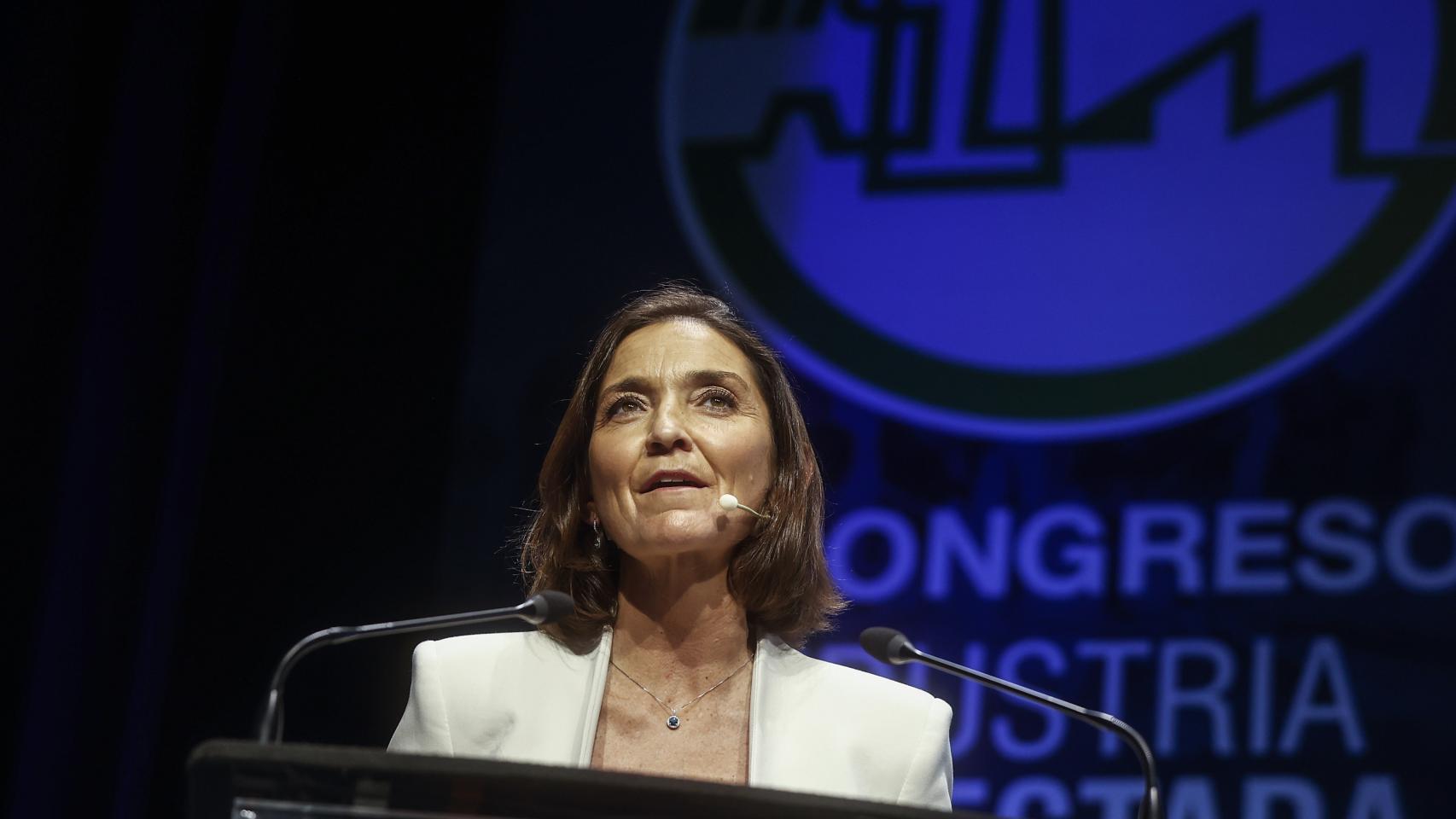 La ministra de Industria, Reyes Maroto, este lunes en un acto en Valencia.