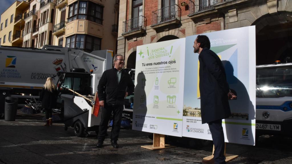 Guarido durante la presentación de la nueva maquinaria del servicio de basuras de Zamora