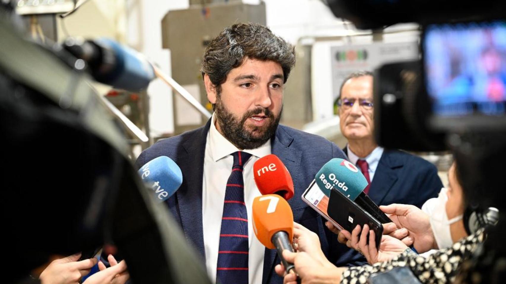El presidente de Murcia, Fernando López Miras, en la visita al Centro Tecnológico Nacional de la Conserva y la Alimentación.