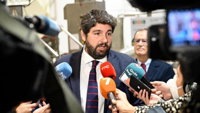 El presidente de Murcia, Fernando López Miras, en la visita al Centro Tecnológico Nacional de la Conserva y la Alimentación.